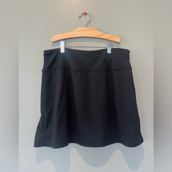 Tennis/ golf skort never worn tags still on - Picture 4 of 8